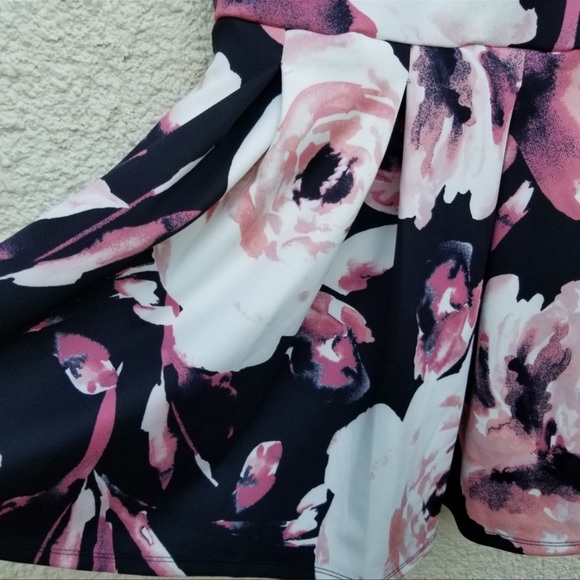 🛍 NWT Forever 21 floral mockneck skater dress - Picture 2 of 3